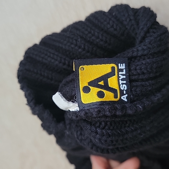 A-Style Knit Hat - Picture 2 of 3